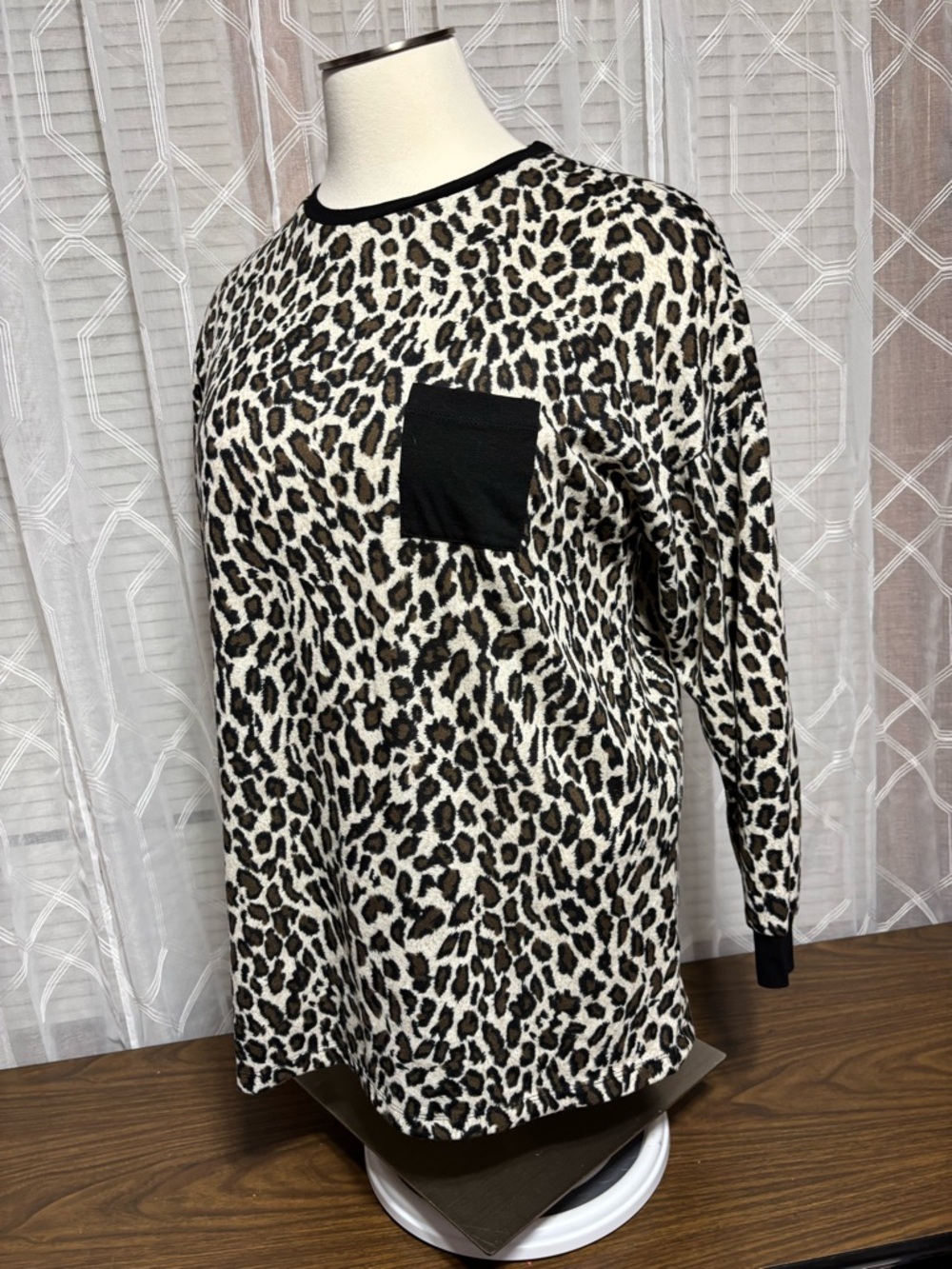 Sunshine & Rodeos 3X Leopard Print Long Sleeve Top with Black Pocket 32L 27 p2p